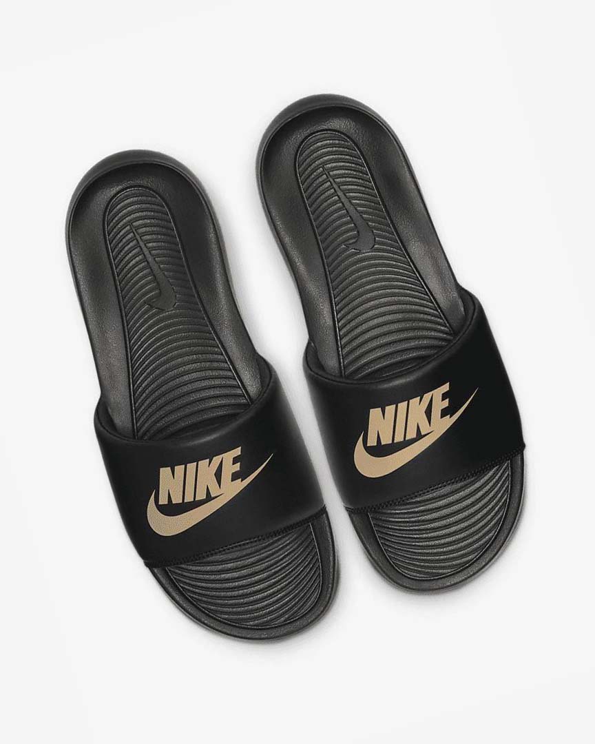 Chanclas Nike Victori One Hombre Negras Metal Doradas | CR4490