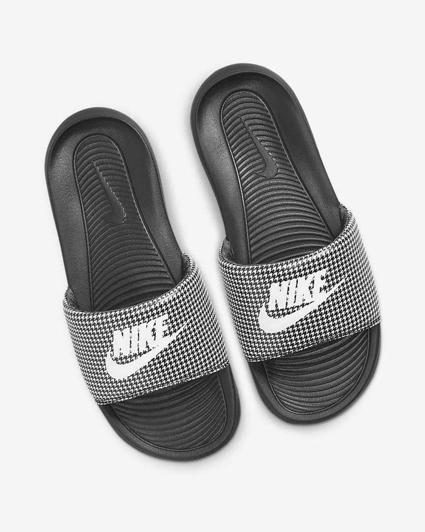 Chanclas Nike Victori One Mujer Negras Negras Blancas | CR4943