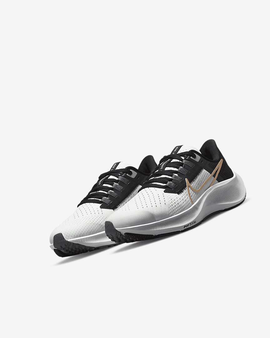 Zapatillas Running Nike Air Zoom Pegasus 38 Niño Gris Claro Gris Metal Doradas | CR2805