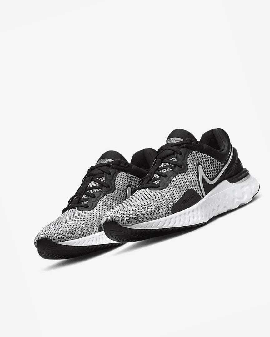 Zapatillas Running Nike React Miler 3 Hombre Blancas Negras Metal Plateadas Blancas | CR2947