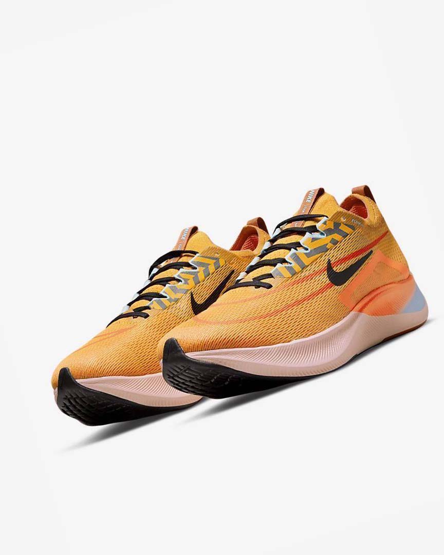 Zapatillas Running Nike Zoom Fly 4 Hombre Doradas Naranjas Negras | CR2747