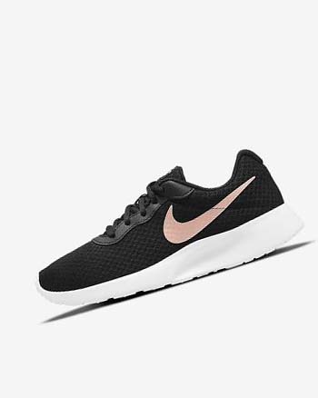 Zapatillas Nike Tanjun Mujer Negras Blancas Metal Rojas Marrones | CR5035