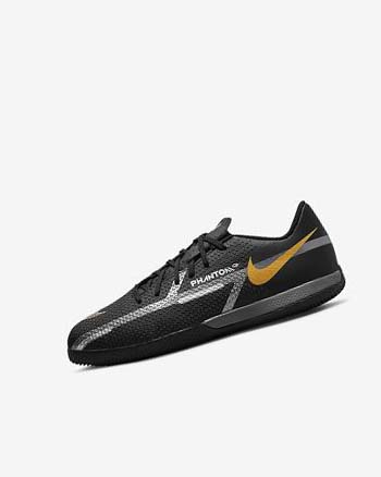 Zapatos De Fútbol Nike Jr. Phantom GT2 Academy IC Niño Negras Metal Doradas Gris Oscuro Metal Gris Oscuro | CR2247